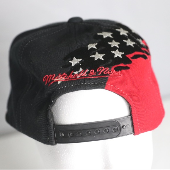 Chicago Bulls Mitchell & Ness adjustable Hat - Picture 9 of 9